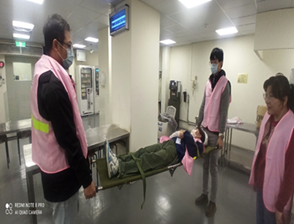 一張含有 服裝, 人員, 室內, 足部穿著 的圖片

AI 產生的內容可能不正確。